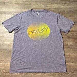 Oakley  Grey Center Graphic Classic Sportswear Shirt size small